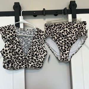 NWT Old Navy Leopard Bikini with ruffles. SMOKE & ANIMAL FREE
